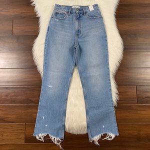 Abercrombie and Fitch Womens Size 27 /4 Ultra High Rise Kick Flare Jeans